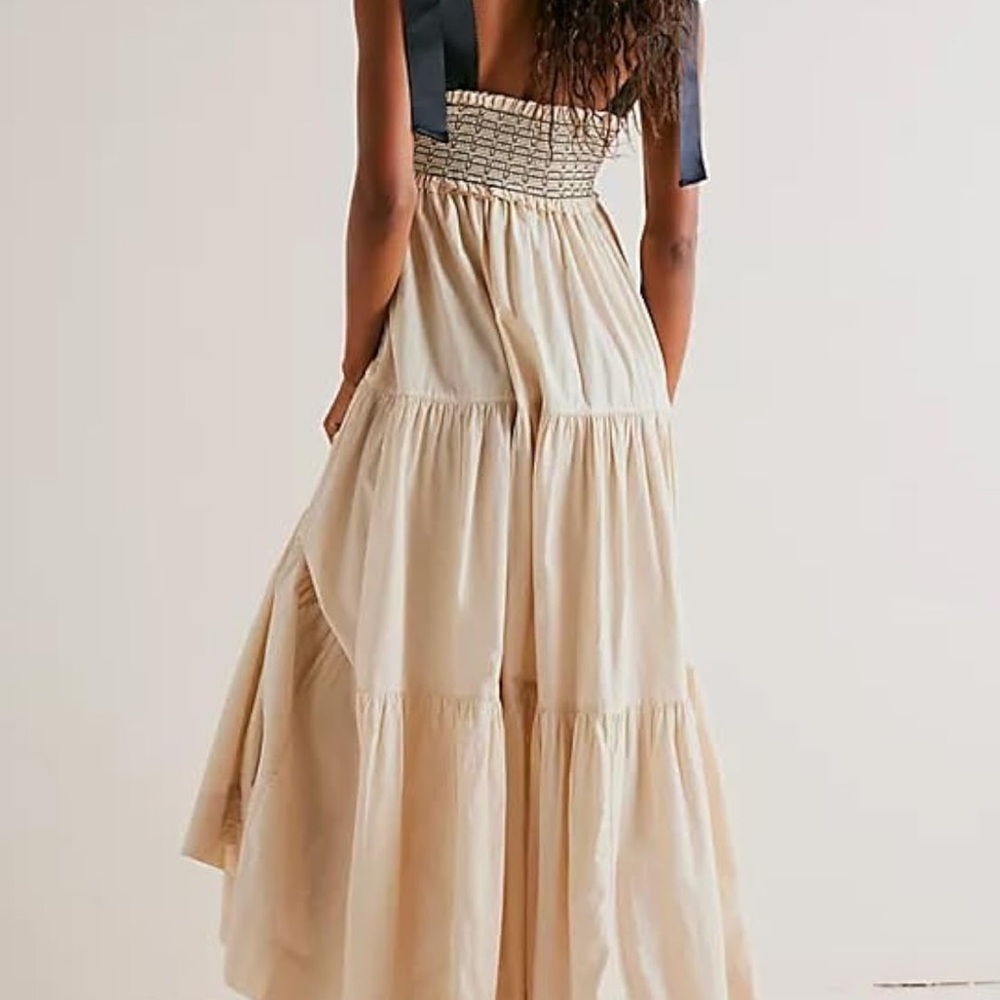 Elegant Cream Maxi Dress - Picture 5 of 8